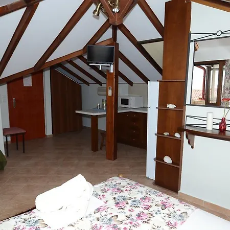 Nostos أمولياني