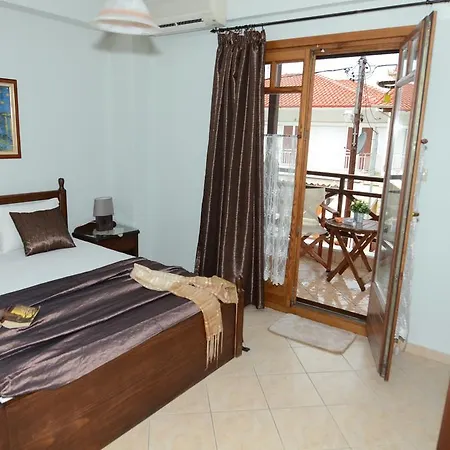 ゲストハウス Nostos アムリアニ