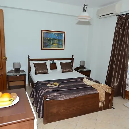 ゲストハウス Nostos アムリアニ