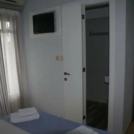 ゲストハウス Nostos アムリアニ