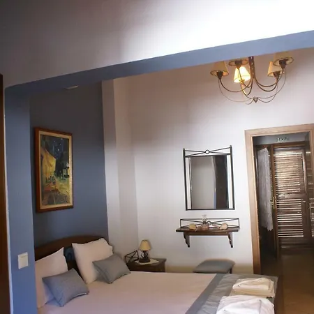 ゲストハウス Nostos アムリアニ